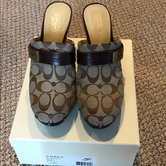 COPY - Women’s Coach signature CLOG - Picture 2 of 6